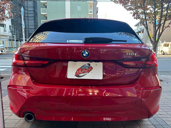 鮮やかな赤色、目立つ傷もなく綺麗な状態です！